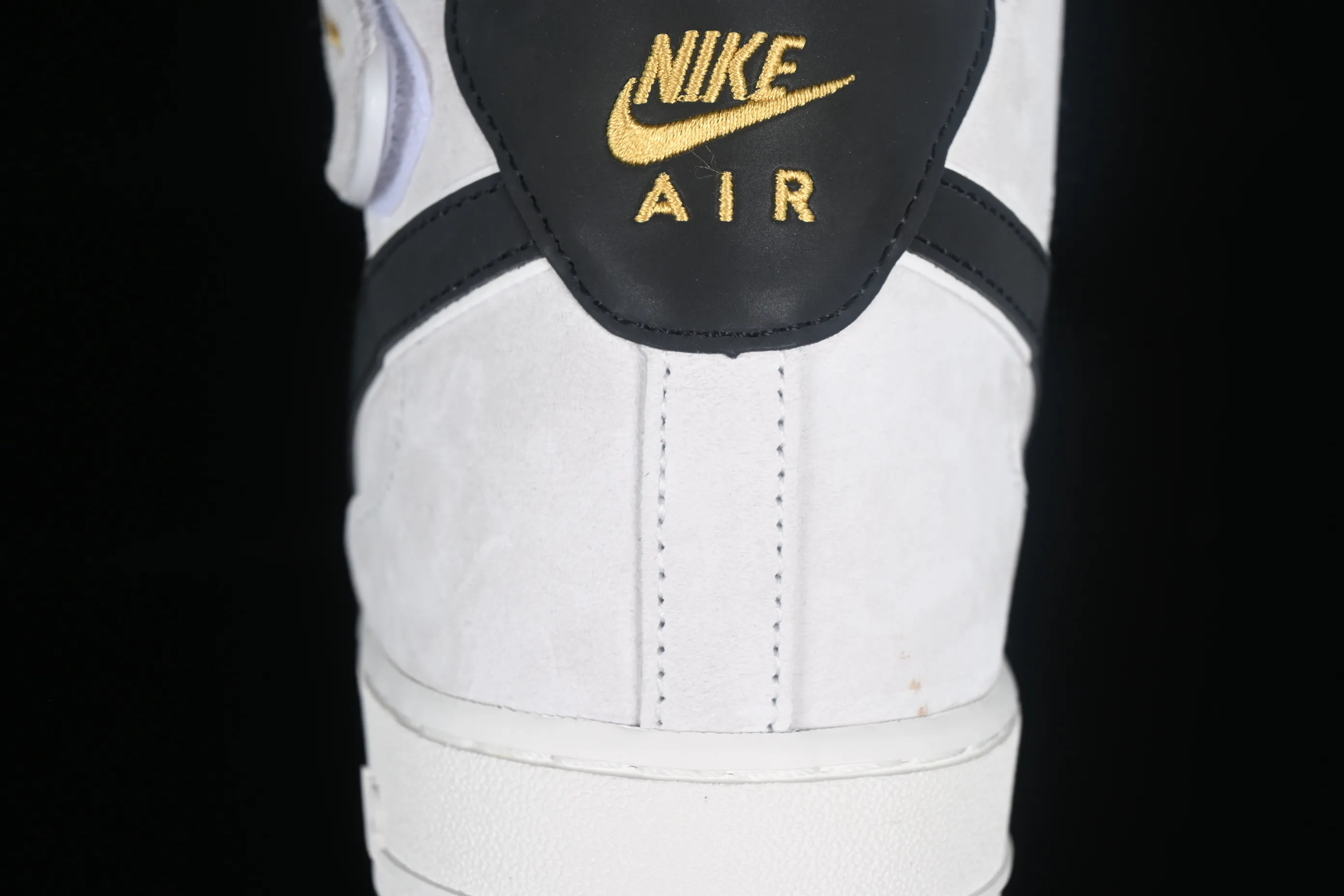 All categories Nk Air Force 1 Air Force series Nk Air Force 1 Mid Air Force mid-top Nk Air Force 1'07 Mid gray suede small hook Air Force One mid-top casual sneakers KG3031-011